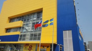 IKEA外的兩國國旗